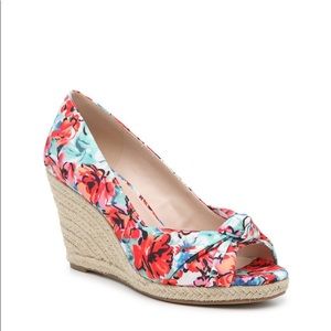 Size 9.5 Flower Wedges